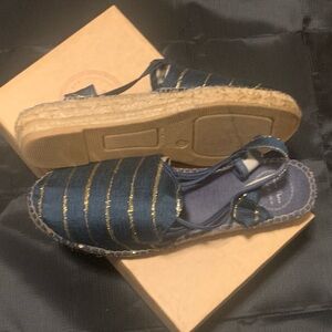 Denim flat. Blue size 40.
